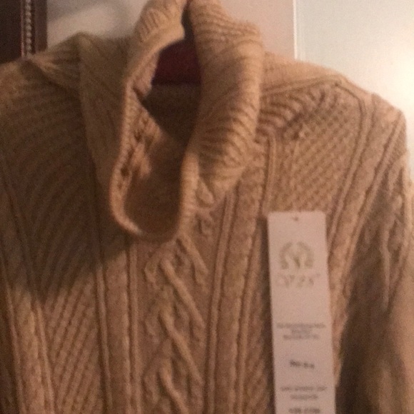 Turtle neck sweater dress - Picture 3 of 3